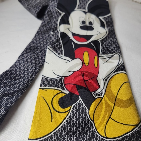 Mickey Unlimited Disney 100٪ Silk Mickey Mouse Mens Graphic Print Classic Tie - Picture 2 of 9